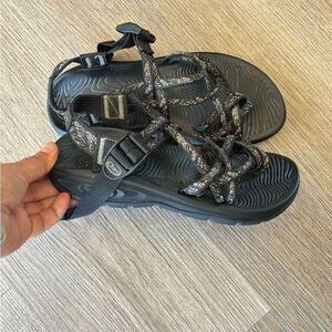 Chaco Z Volv X2 Sandal/women/ black/white size 6